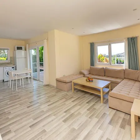 Captivating House With Shared Pool And Central Location In Gumusluk, Bodrum * غوموشْلوك