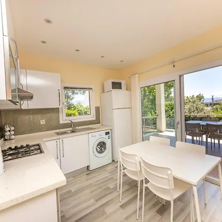 فيلة Captivating House With Shared Pool And Central Location In Gumusluk, Bodrum *