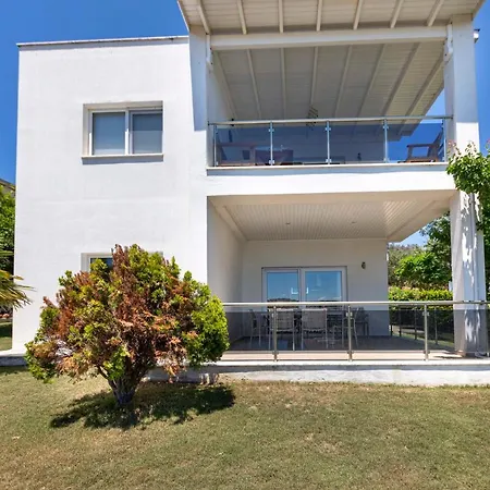 فيلة Captivating House With Shared Pool And Central Location In Gumusluk, Bodrum *