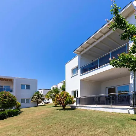 فيلة Captivating House With Shared Pool And Central Location In Gumusluk, Bodrum *