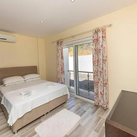 Captivating House With Shared Pool And Central Location In Gumusluk, Bodrum فيلة *