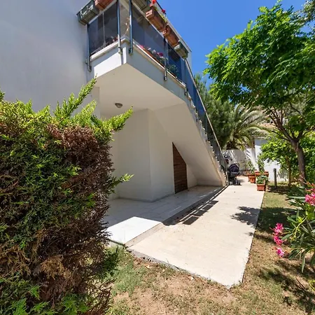 Captivating House With Shared Pool And Central Location In Gumusluk, Bodrum فيلة